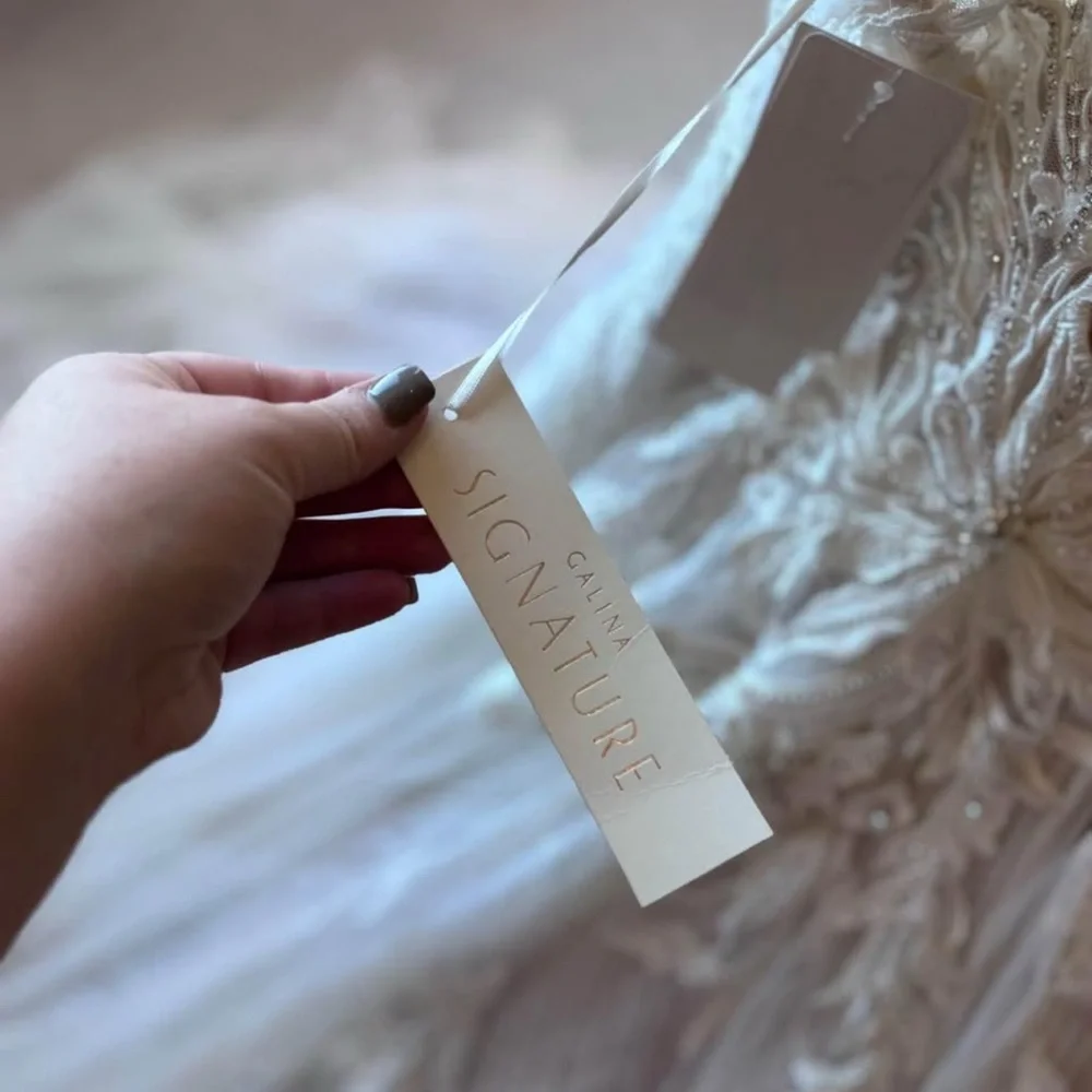 Exquisite Floral Lace Wedding Gown - Picture 8 of 8